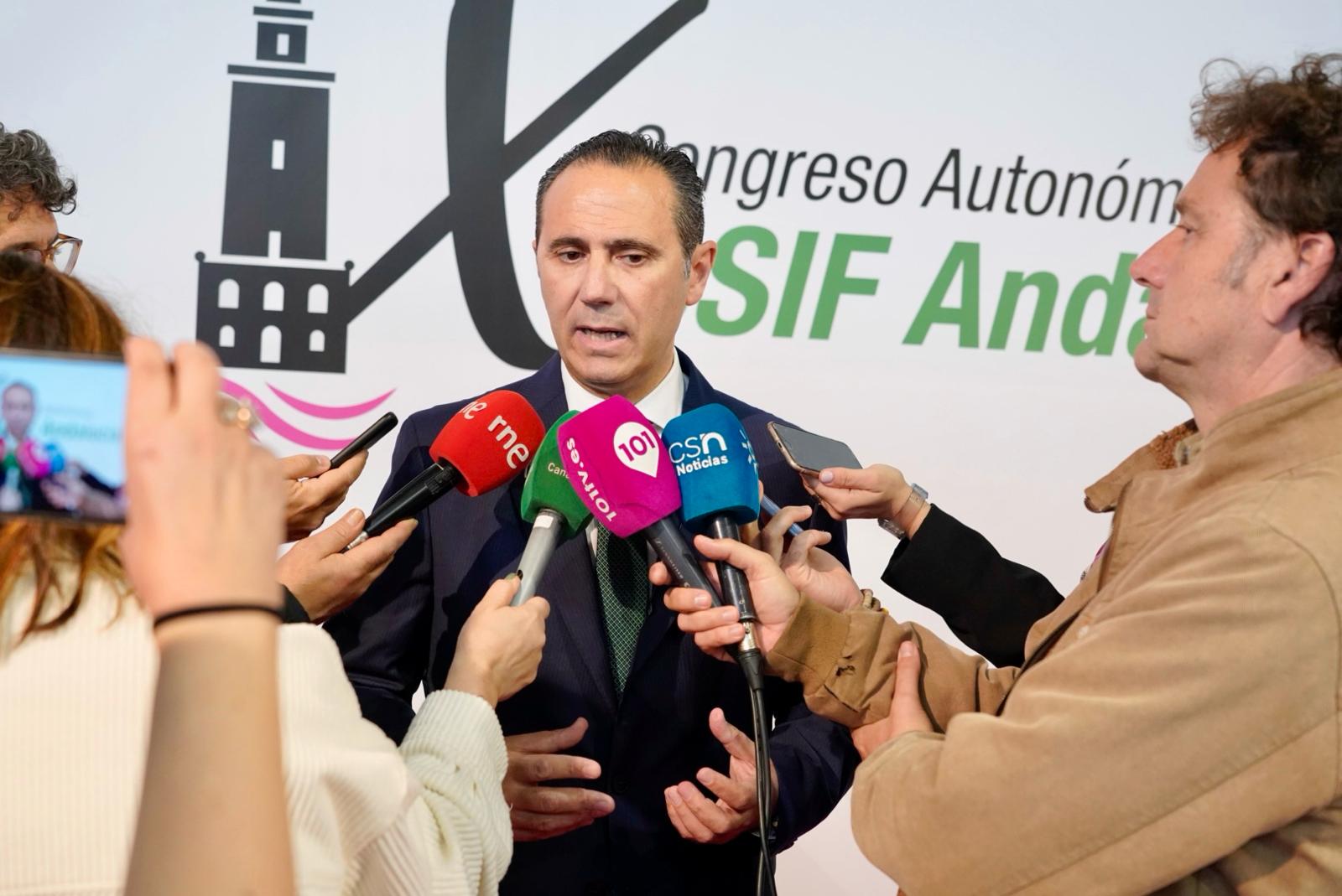 Germán Girela durante la atención a medios en el IX Congreso Autonómico de CSIF Andalucía